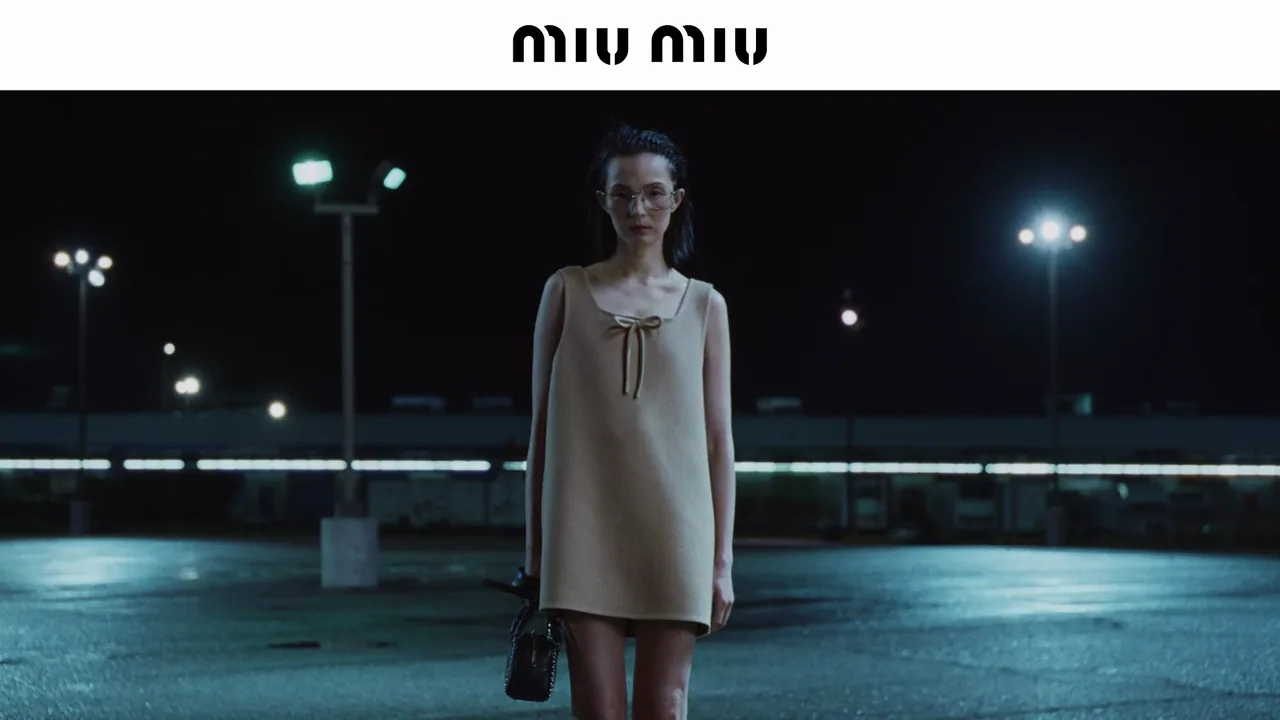 Video 1 de 4 de Miu Miu